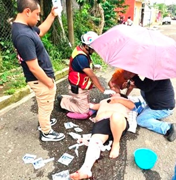 ¡SU EX PAREJA LA ARRASTRÓ CON LA CAMIONETA Y CASI LA MATA!
