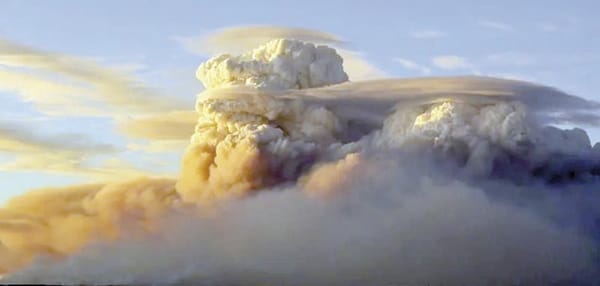 ¡CREAN NUBES DE INCENDIOS SU PROPIO CLIMA EN ARIZONA Y UTAH!