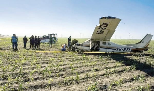 ¡SE ESTRELLA AVIONETA; MUERE PILOTO Y UN PASAJERO RESULTA HERIDO!