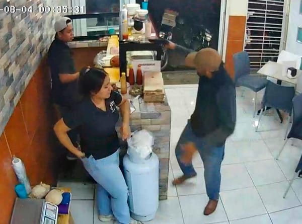 ¡PISTOLERO ASALTÓ TORTERÍA DE LOS TORRENTES!