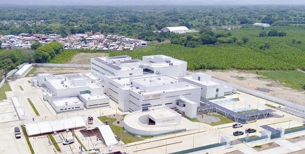 ¡INAUGURAN UN HOSPITAL EN OAXACA CON “VENTA DEL AVIÓN PRESIDENCIAL”!