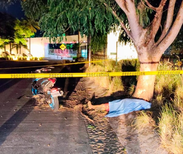 ¡MOTOCICLISTA SE MATÓ DESPUÉS DE CHOCAR CONTRA ÁRBOL EN EL CONCHAL!