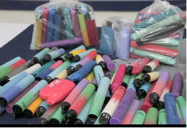 ¡MILITARES Y AGENTE CANINO ASEGURAN MARIHUANA Y VAPEADORES!