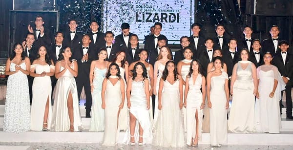 ¡GRADUACIÓN INOLVIDABLE PARA JOSÉ MARÍA VACA BETANCOURT MORALES!