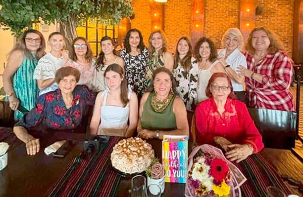 MÓNICA BRAVO MUY  CONSENTIDA Y FESTEJADA