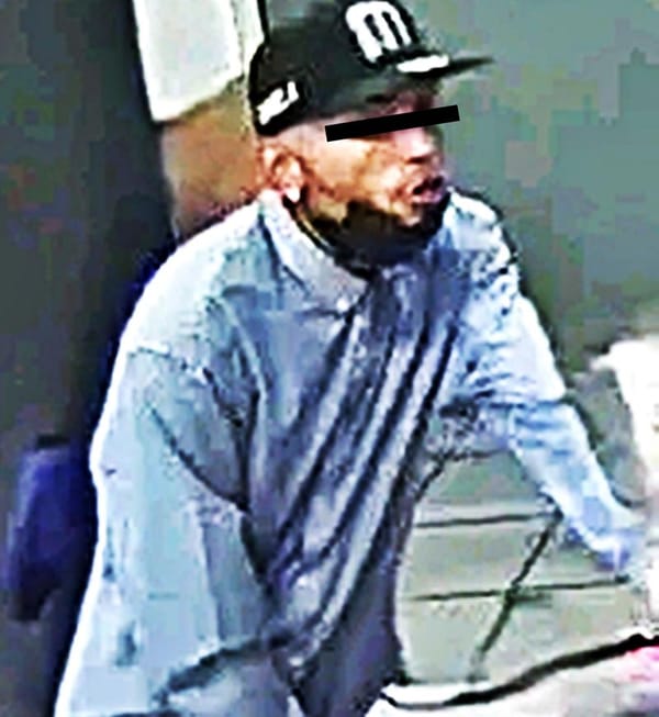 ¡BANDIDO GOLPEÓ CON SU PISTOLA A UN HOMBRE EN VIOLENTO ASALTO!