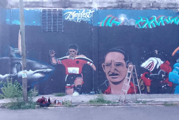 ¡RECUPERA KURI EL NOMBRE DE LOS TIBURONES ROJOS!