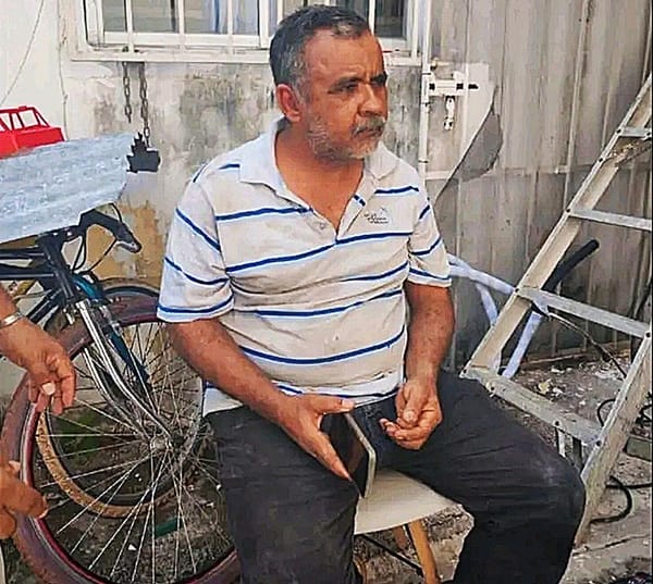 ¡TÉCNICO EN CLIMAS SE CAYÓ DE LA ESCALERA!