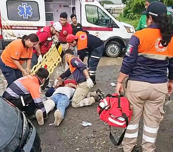 ¡GRAVE ESTUDIANTE DEL TECNO QUE SE IMPACTÓ DE FRENTE CONTRA CARRAZO JAPONÉS!