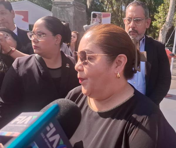 ¡LUCRAN HASTA CON LOS UNIFORMES ESCOLARES!