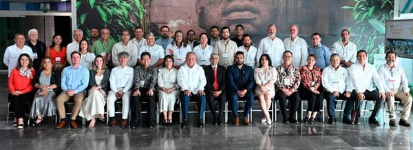 ¡EMBAJADORES Y CÓNSULES EN LA CUMBRE!