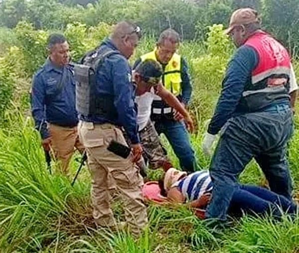 ¡AMA DE CASA DERRAPA EN SU MOTO EN LA CARRETERA A PIEDRAS NEGRAS!