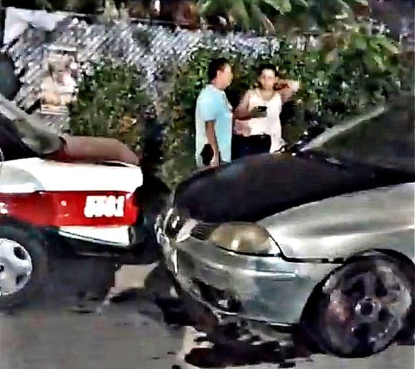 ¡CONDUCTOR EBRIO IMPACTÓ POR DETRÁS A TAXISTA!