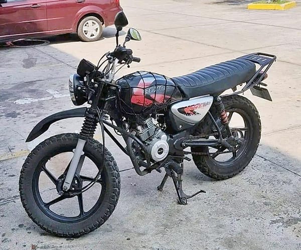 ¡ROBAN MOTOCICLETA AFUERA DE COPPEL!