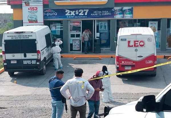¡BALEAN A CUSTODIO DEL CERESO DE TUXPAN! | - DOS HOMBRES LE DISPARARON EN EL ESTACIONAMIENTO DEL OXXO