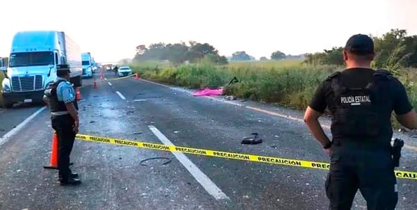 ¡MURIERON CARBONIZADOS! - DOS MUERTOS EN UNA CAMIONETA QUE VOLCÓ Y EXPLOTÓ CARGADA CON PIROTECNIA