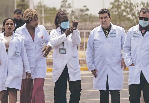 ¡OTRO CONTRATO A MÉDICOS CUBANOS! - LES PAGAN CASA, CHOFER Y DIETA BALANCEADA