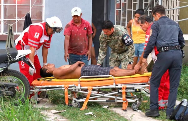 ¡CÉSAR “VOLÓ” DEL TERCER PISO!