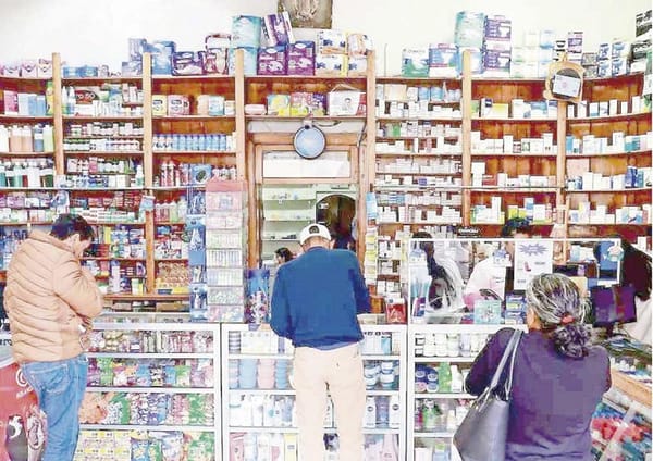 ¡ACUSAN A FARMACÉUTICAS EXTRANJERAS DE RETRASOS!