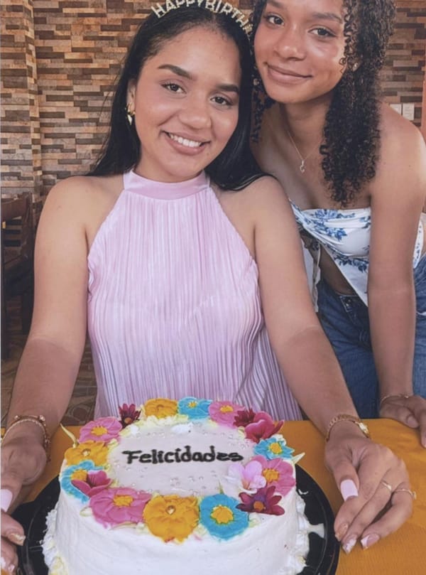 DANIELA PONCE SALGADO FESTEJÓ FELIZ SU ONOMÁSTICO