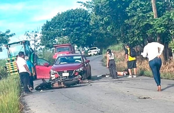 ¡ESTUDIANTE DEL CBTA PERDIÓ LA VIDA ARROLLADO POR PROFESORA!