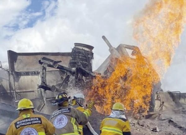 ¡SUMAN 9 LOS MUERTOS POR LA EXPLOSIÓN DE LA PIPA CON GAS EN IZTAPALAPA!