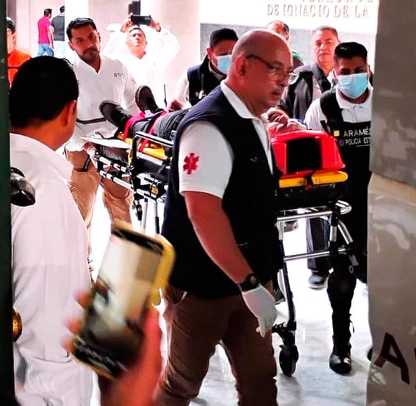 ¡TRABAJADOR CAYÓ EN OBRAS EN PALACIO DE GOBIERNO DE XALAPA!