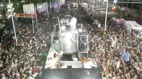 ¡ESTAMPIDA EN MITIN DEL ACTOR Y POLÍTICO VIJAY DEJA 36 MUERTOS Y 40 HERIDOS EN LA INDIA!