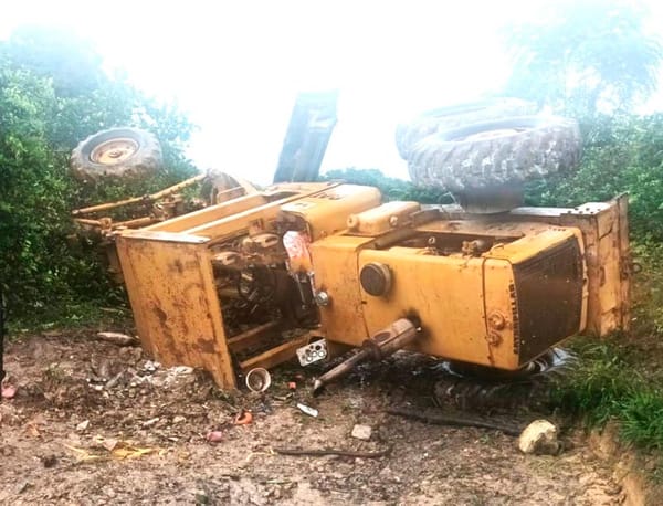 ¡OPERADOR MURIÓ PRENSADO AL VOLCAR MAQUINA CATERPILLAR!