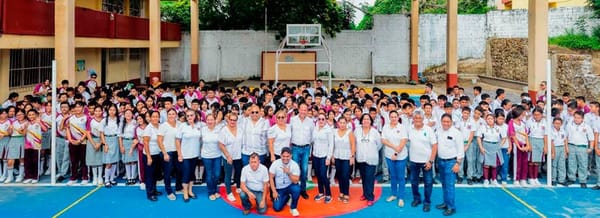 ¡UNÁNUE LE METE PUNCH!