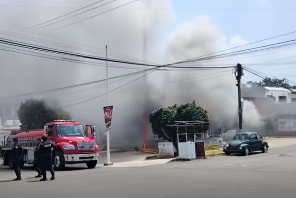 ¡QUEMAN NEGOCIOS Y TIRAN PONCHALLANTAS EN TABASCO!
