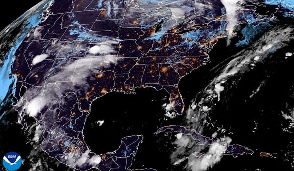 ¡EL GOLFO DE MÉXICO, AQUÍ ENFRENTE; ESTÁ QUE ARDE! - *CRECE EL DISTURBIO EN EL  ATLÁNTICO Y VA HACIA LAS ANTILLAS