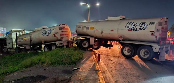 ¡TRAILERO BORRACHÍN SE METIÓ AL PARQUEADERO DE LA ARROCERA!
