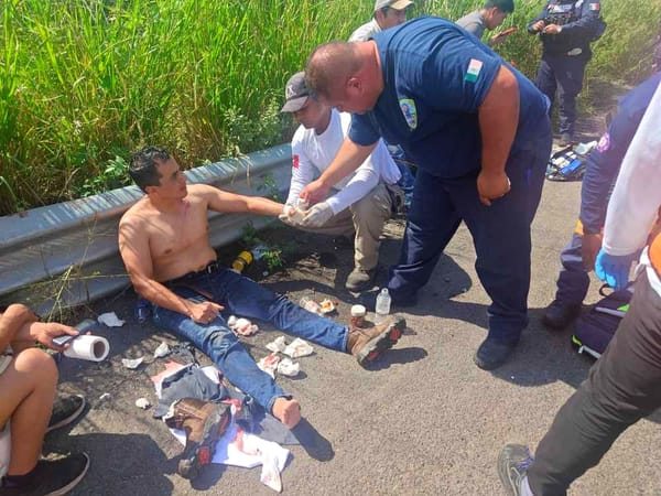 VOLCADURA EN LA AUTOPISTA VERACRUZ-CARDEL
