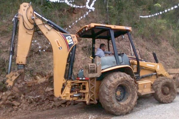 ¡DERRUMBES PROVOCAN CIERRE DE LA CARRETERA ORIZABA-ZONGOLICA! - *No para de llover
