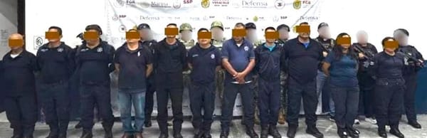 ¡POLICÍAS PROTEGÍAN AL “MATA NOVIAS”! - ONCE ELEMENTOS MUNICIPALES DE ATOYAC FUERON DETENIDOS