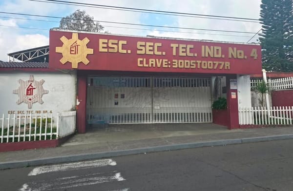 ¡INVESTIGAN PRESUNTO INGRESO DE UNA PISTOLA EN SECUNDARIA DE ORIZABA!