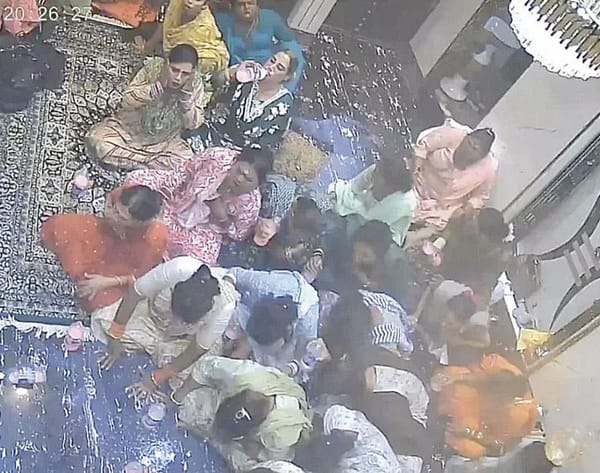 ¡HOSPITALIZAN A 24 TRANSEXUALES TRAS UN INTENTO DE SUICIDIO EN MASA EN LA INDIA!