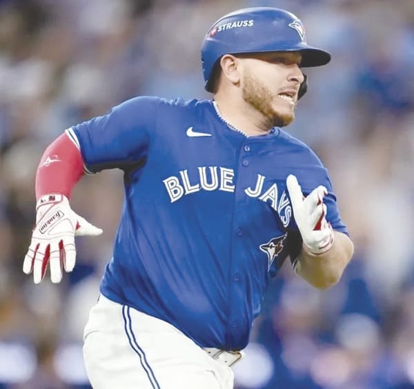 ¡KIRK BATEA 2 CUADRANGULARES EN PALIZA DE BLUE JAYS A YANKEES DE NUEVA YORK!