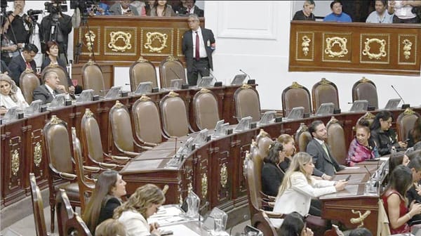 ¡PAN ARREMETE CONTRA BRUGADA EN SU INFORME Y ABANDONA LA SESIÓN!