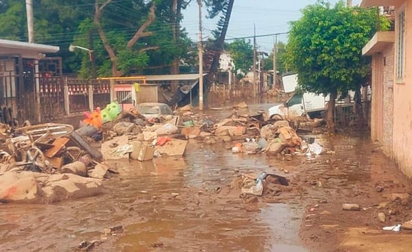 ¡SACAN TONELADAS DE BASURA, LODO Y ESCOMBROS! - DE POZA RICA, ÁLAMO, EL HIGO Y TEMPOAL