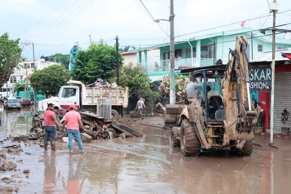 ¡VAN 27 MUERTOS POR LAS INUNDACIONES!