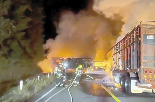 ¡DESATAN NARCOBLOQUEOS EN MICHOACÁN!