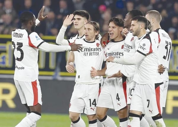 ¡SANTIAGO GIMÉNEZ SIGUE SIN ANOTAR Y AHORA SALE CON GOLPE!