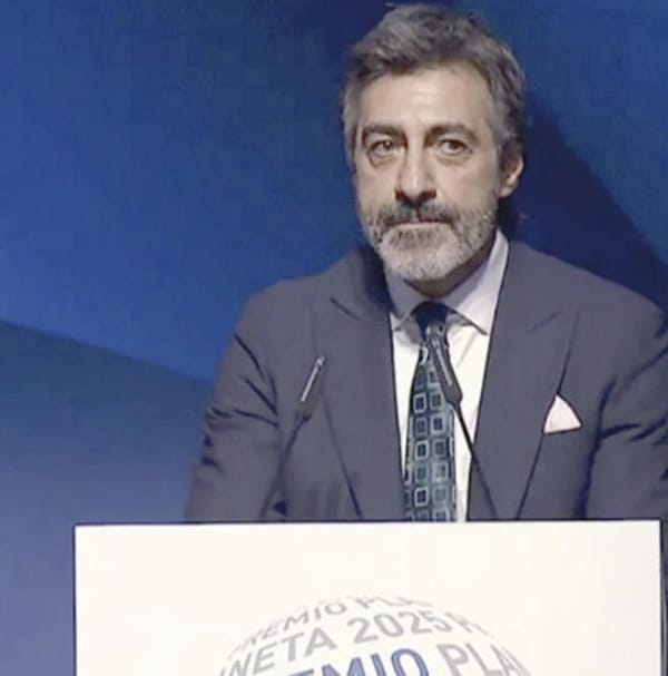 ¡JUAN DEL VAL GANA EL PREMIO PLANETA 2025 CON "VERA, UNA HISTORIA DE AMOR"!