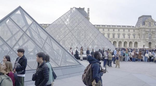 ¡REABRE EL MUSEO LOUVRE TRES DÍAS DESPUÉS DEL ROBO DE JOYAS DE LA CORONA FRANCESA!