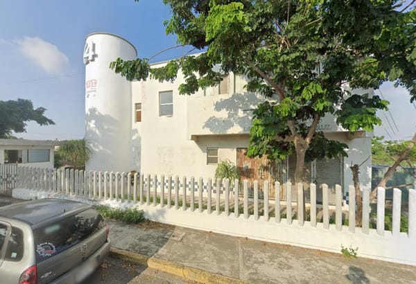 ¡SAQUEAN EDIFICIO DEL C4 EN COLONIA EL COYOL!