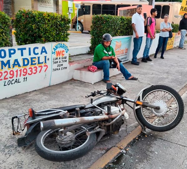 ¡CAFRE ARROLLÓ A SEÑORA Y TERMINA CHOCANDO FRENTE A LA BOTICARIA!