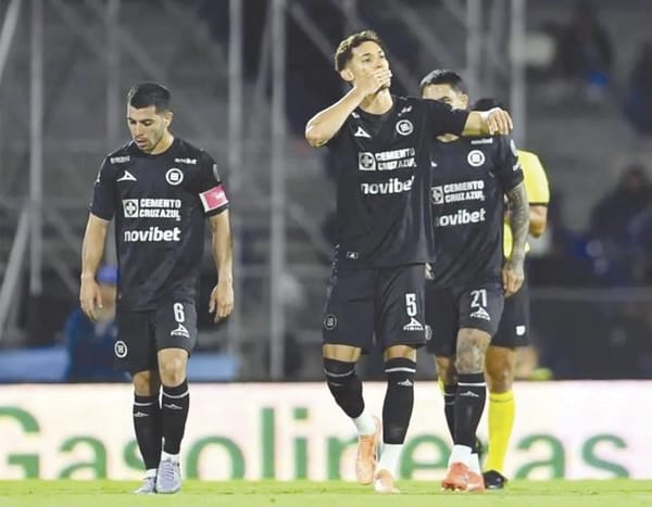 ¡VENCE CRUZ AZUL A RAYADOS Y SIGUE PELEANDO EL LIDERATO!
