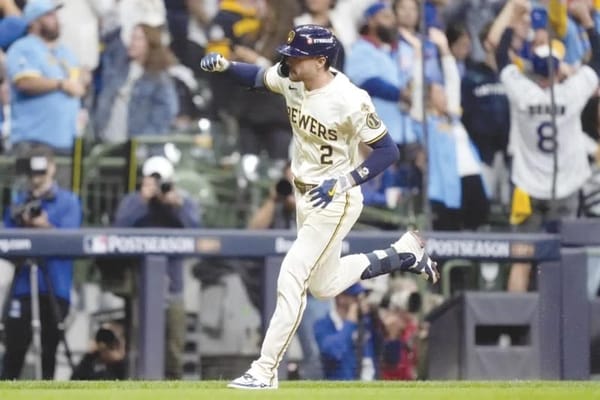 ¡SE BEBE MILWAUKEE BOLETO A SERIE DE CAMPEONATO!